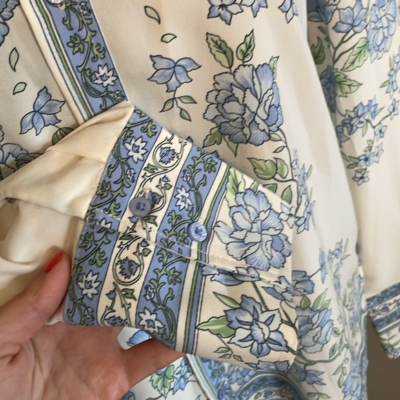 Cupcakes and Cashmere blouse - Picture 2 of 6